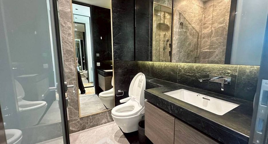 For rent 2 bedrooms condo in Pathum Wan, Bangkok