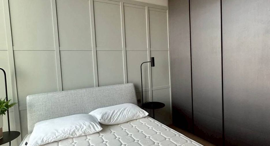 For rent 2 bedrooms condo in Pathum Wan, Bangkok