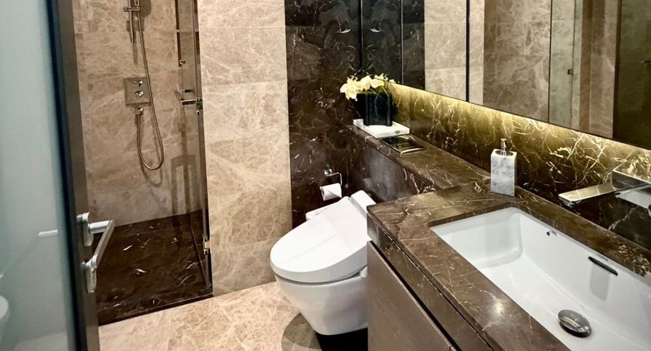 For rent 2 bedrooms condo in Pathum Wan, Bangkok