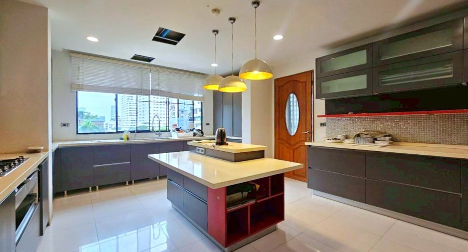 À louer 2 chambres condo à Khlong Toei, Bangkok