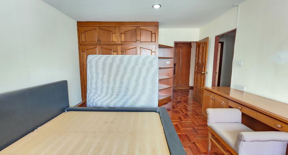 À louer 3 chambres condo à Khlong Toei, Bangkok
