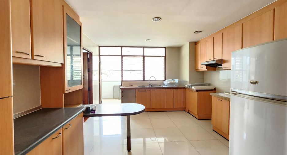 À louer 3 chambres condo à Khlong Toei, Bangkok