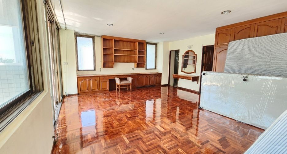 À louer 3 chambres condo à Khlong Toei, Bangkok