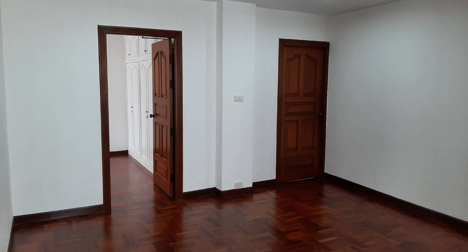 Wohnung zur Miete mit 4 Zimmer in Khlong Toei, Bangkok