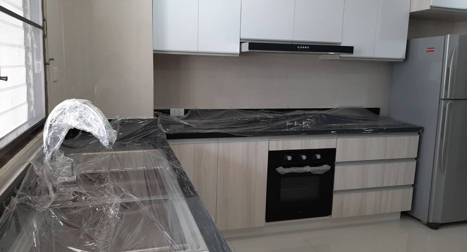Wohnung zur Miete mit 4 Zimmer in Khlong Toei, Bangkok
