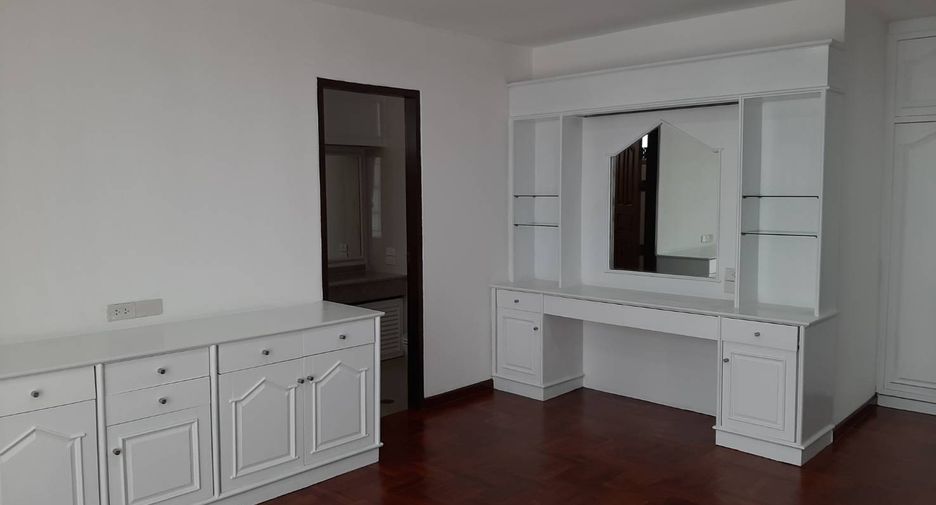 Wohnung zur Miete mit 4 Zimmer in Khlong Toei, Bangkok
