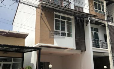 出租 3 卧室 联排别墅 在 Pak Kret, Nonthaburi