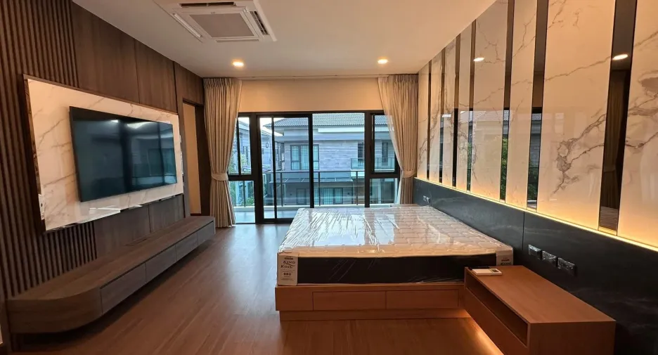 出租 4 卧室 独立屋 在 Bang Phli, Samut Prakan