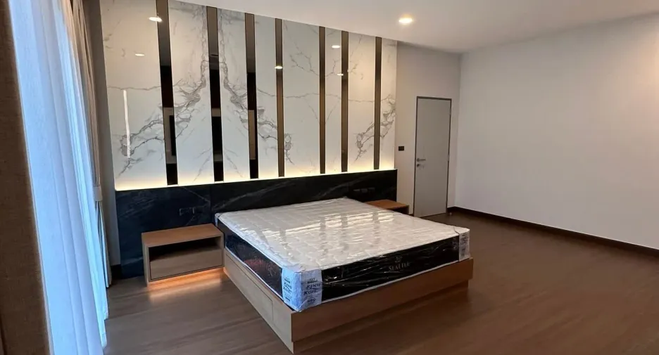 出租 4 卧室 独立屋 在 Bang Phli, Samut Prakan