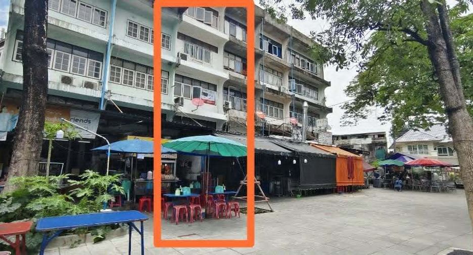 For sale 4 ベッドルーム retail Space in Watthana, Bangkok