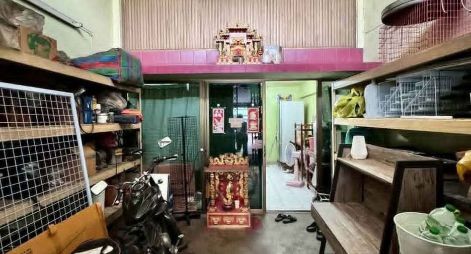 For sale 4 ベッドルーム retail Space in Watthana, Bangkok