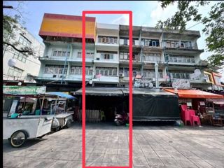 For sale 4 bedrooms retail Space in Watthana, Bangkok