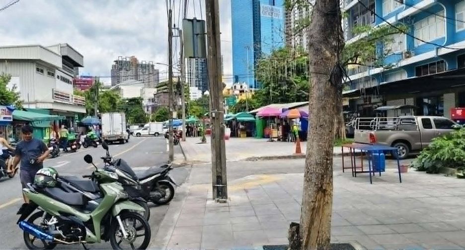 For sale 4 ベッドルーム retail Space in Watthana, Bangkok