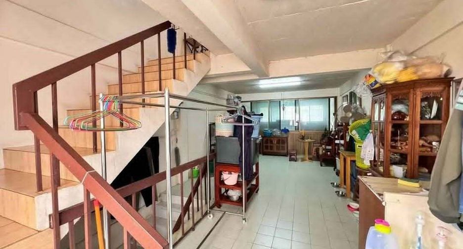 For sale 4 ベッドルーム retail Space in Watthana, Bangkok
