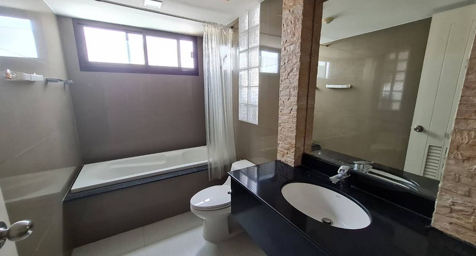 For rent 2 ベッドルーム condo in Watthana, Bangkok