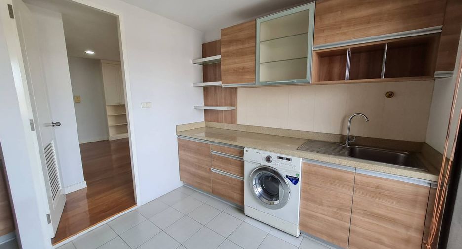 For rent 2 ベッドルーム condo in Watthana, Bangkok