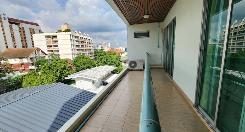 For rent 2 ベッドルーム condo in Watthana, Bangkok