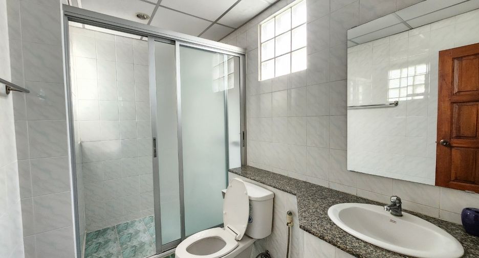 For rent 2 ベッドルーム condo in Watthana, Bangkok