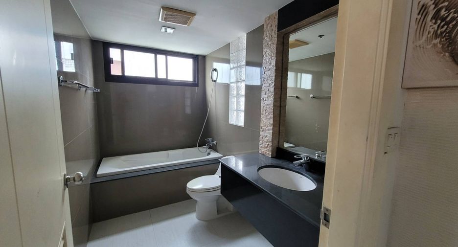 For rent 2 ベッドルーム condo in Watthana, Bangkok