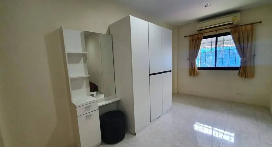 For rent 4 ベッドルーム villa in Pratumnak, Pattaya