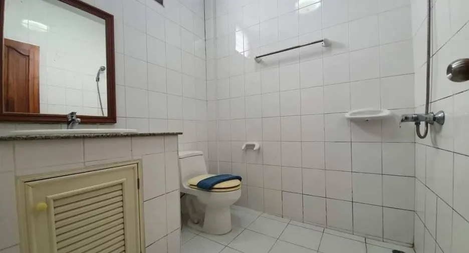 For rent 4 ベッドルーム villa in Pratumnak, Pattaya