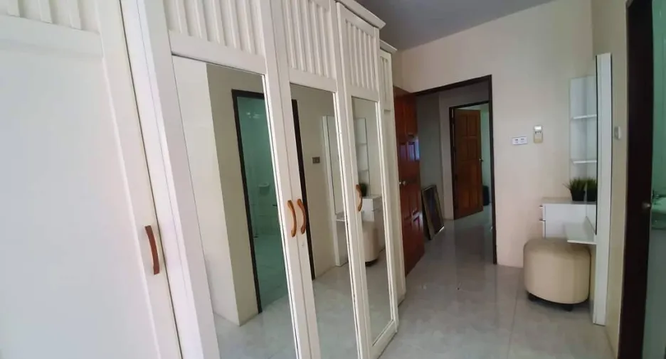 For rent 4 ベッドルーム villa in Pratumnak, Pattaya
