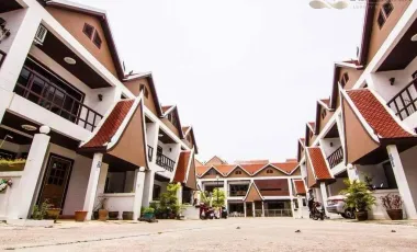 For rent 4 ベッドルーム villa in Pratumnak, Pattaya