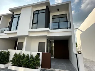 Villa zum Kauf mit 4 Zimmer in Bang Lamung, Chonburi