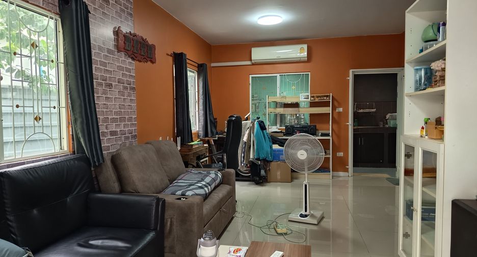 Casa adosada en venta de 3 habitaciones en Mueang Pathum Thani, Pathum Thani