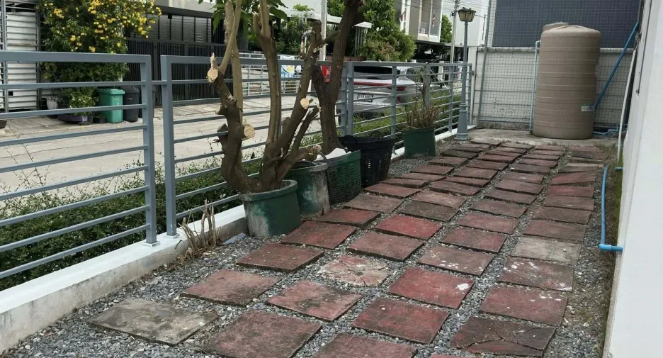 出租 3 卧室 联排别墅 在 Don Mueang, 曼谷