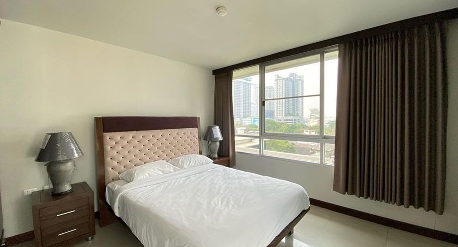 À louer 3 chambres condo à Sathon, Bangkok