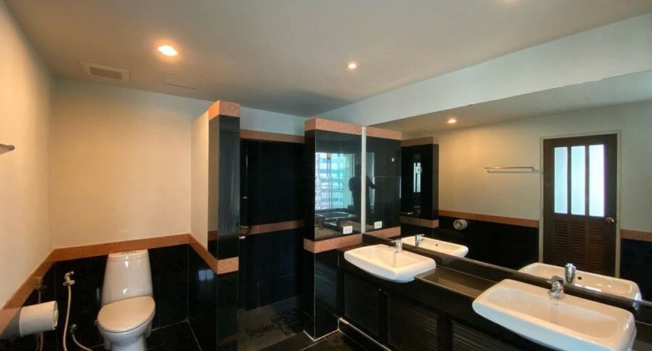 À louer 3 chambres condo à Sathon, Bangkok