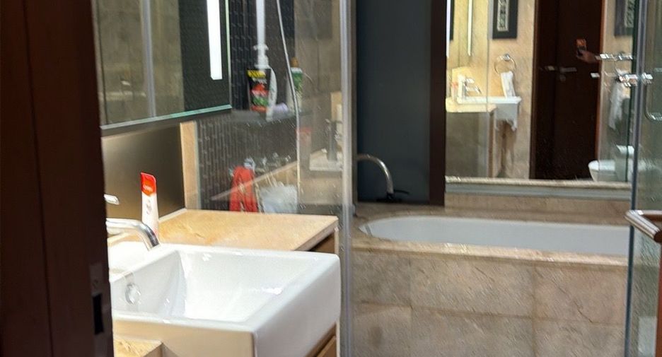 For rent and for sale 2 bedrooms condo in Pathum Wan, Bangkok