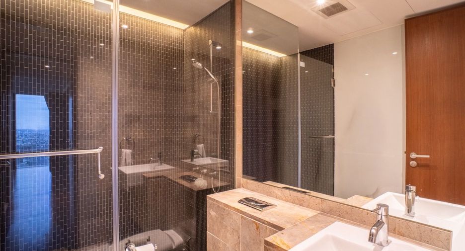 For rent and for sale 2 bedrooms condo in Pathum Wan, Bangkok