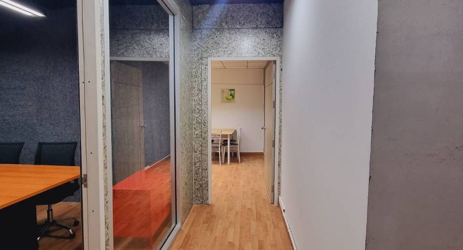 For sale and for rent office in Watthana, Bangkok