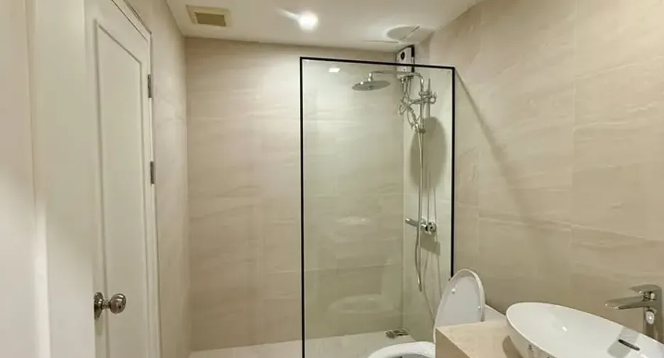 Condo en alquiler de 3 habitaciones en Watthana, Bangkok