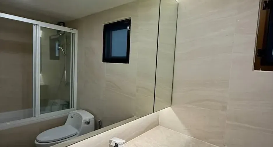 Condo en alquiler de 3 habitaciones en Watthana, Bangkok