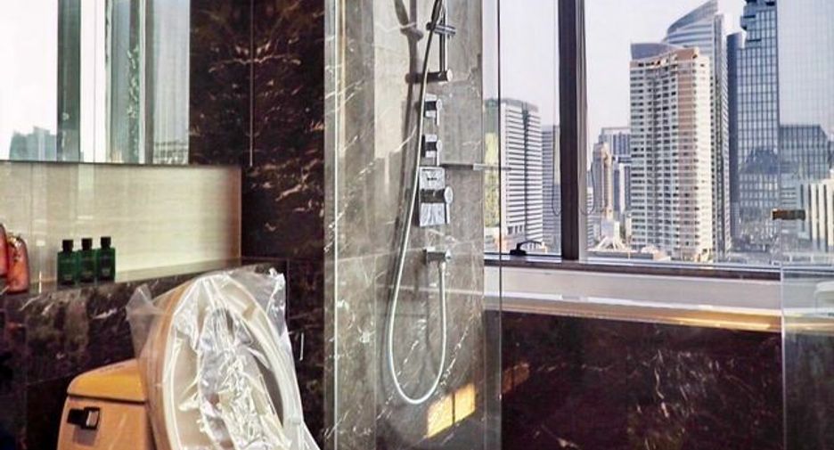 Condo en venta y en alquiler de 2 habitaciones en Bang Rak, Bangkok