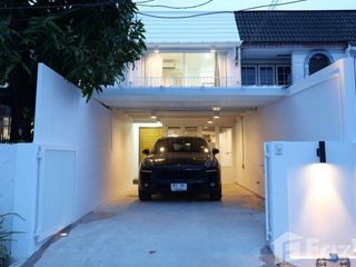ให้เช่า 2 ห้องนอน ทาวน์เฮ้าส์ ใน วัฒนา, กรุงเทพฯ