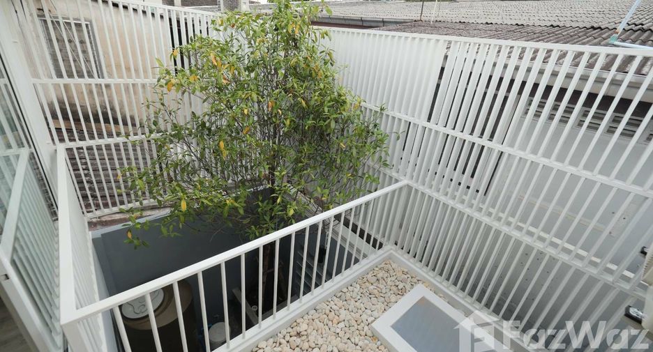 For rent 2 bedrooms townhouse in Watthana, Bangkok