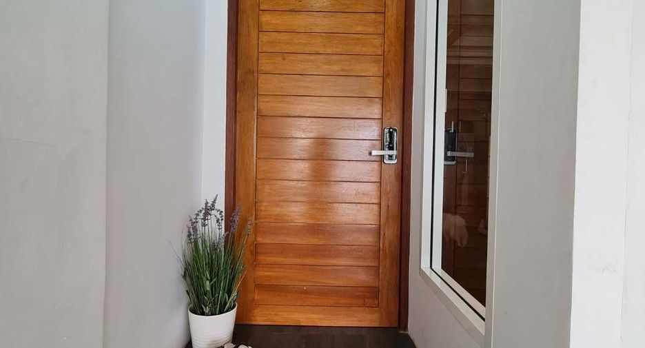 For rent 2 bedrooms townhouse in Watthana, Bangkok