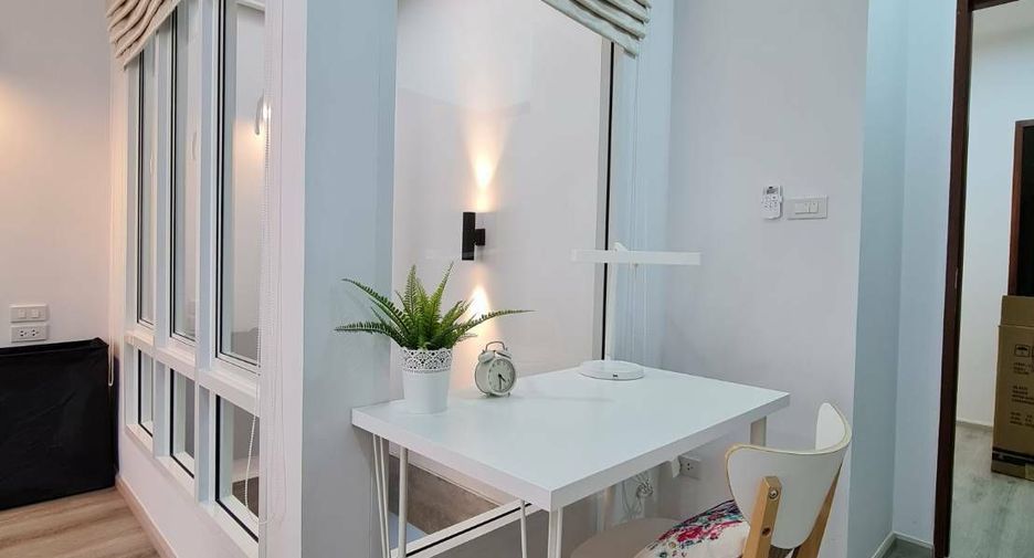 For rent 2 bedrooms townhouse in Watthana, Bangkok