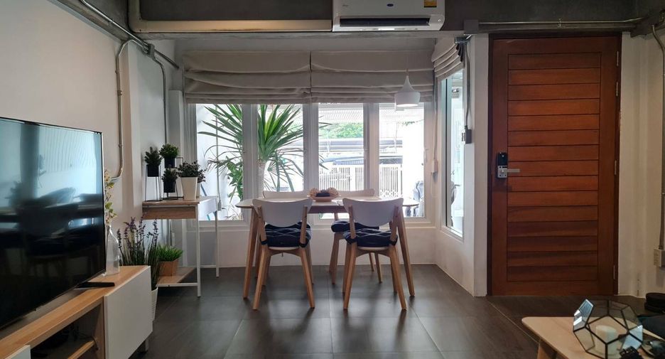 For rent 2 bedrooms townhouse in Watthana, Bangkok