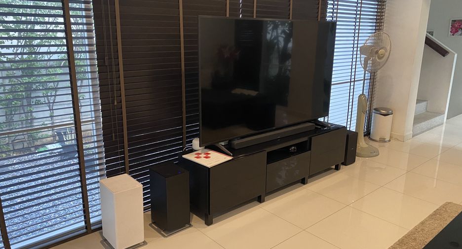 Haus zum Kauf und zur Miete mit 3 Zimmer in Saphan Sung, Bangkok