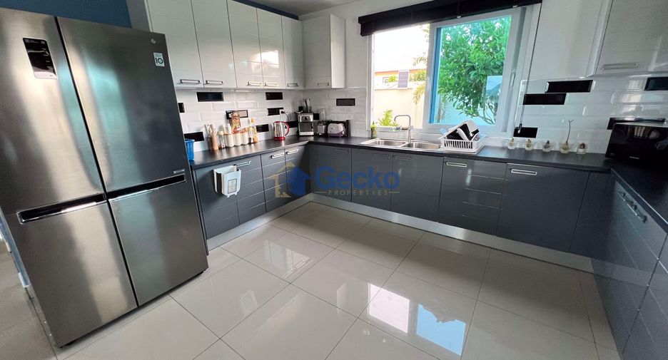 For sale 5 bedrooms house in Huay Yai, Pattaya
