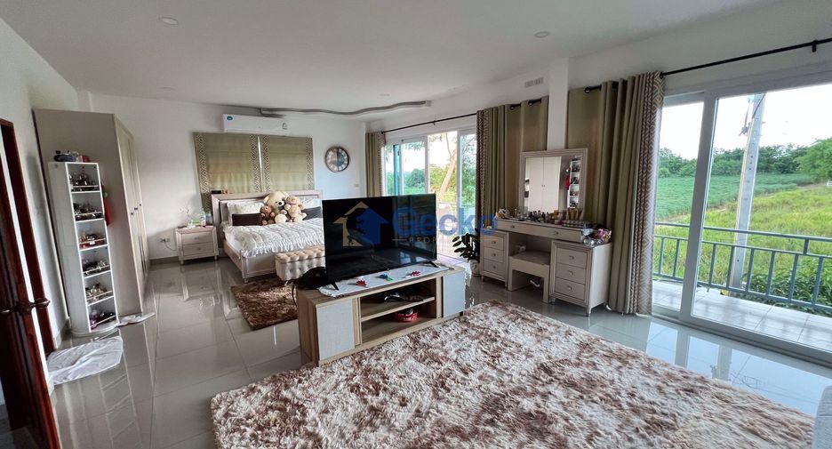 For sale 5 bedrooms house in Huay Yai, Pattaya