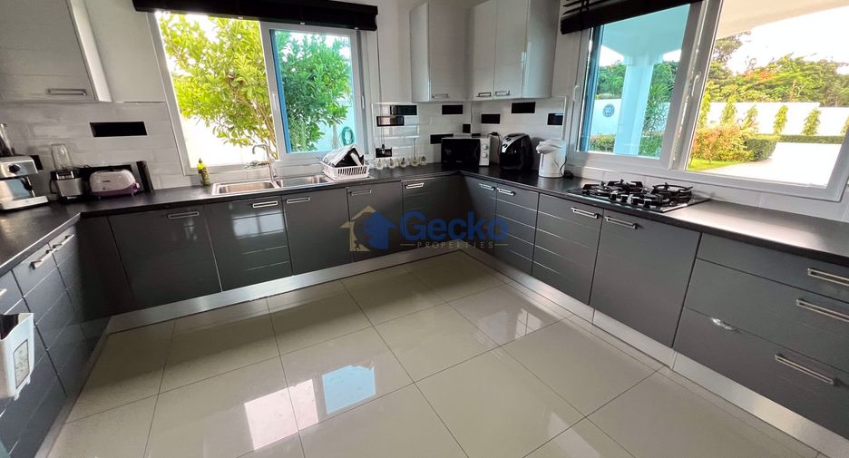 For sale 5 bedrooms house in Huay Yai, Pattaya