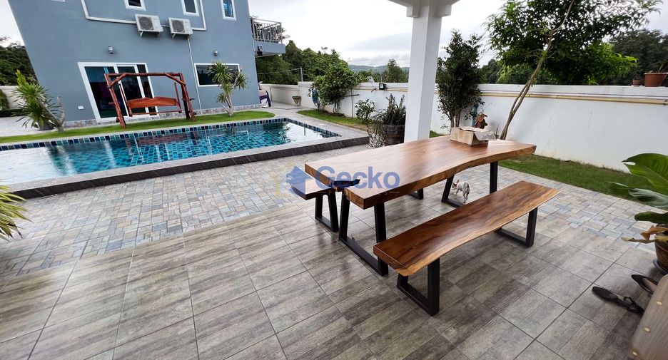 For sale 5 bedrooms house in Huay Yai, Pattaya
