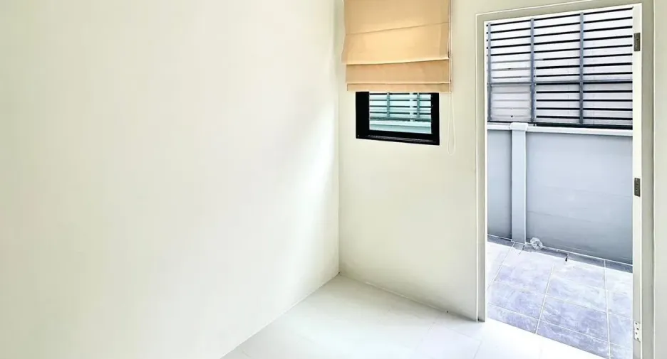À louer 4 chambres maison à Don Mueang, Bangkok