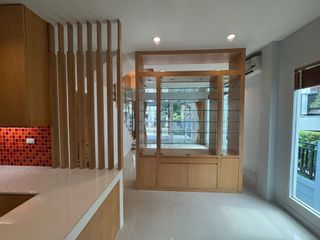 出租 3 卧室 联排别墅 在 Wang Thong Lang, 曼谷